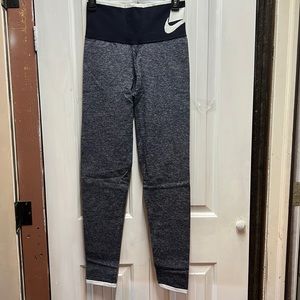 Nike leggings size medium